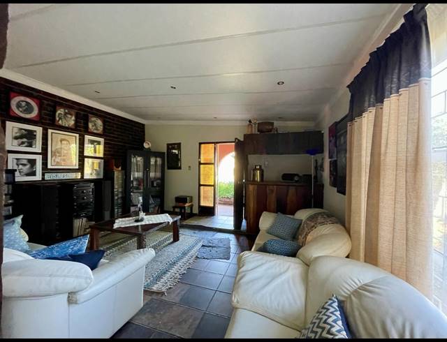 4 BEDROOM HOUSE FOR SALE IN THREE RIVERS EAST